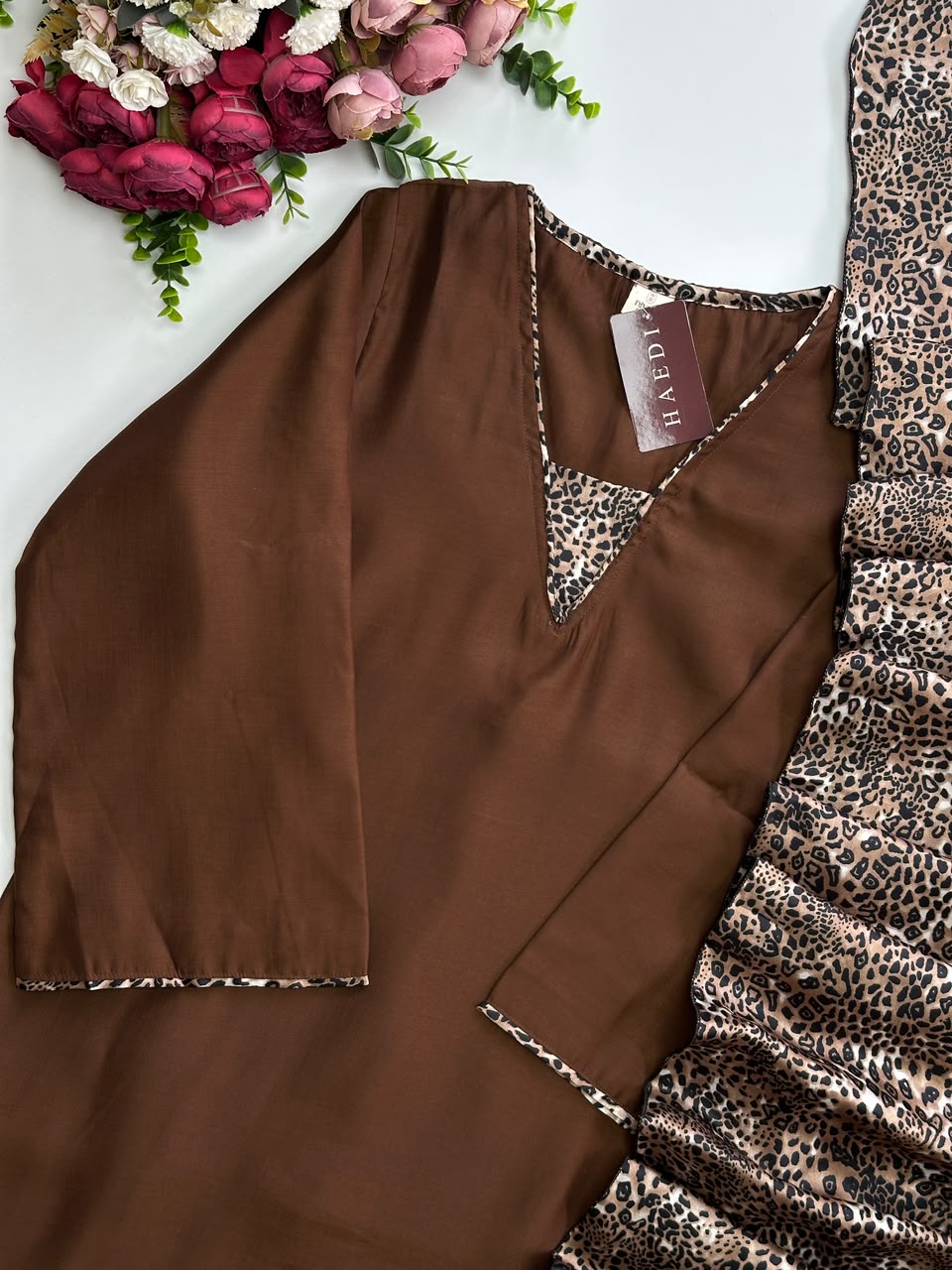 21343 Beautiful suit in animal print