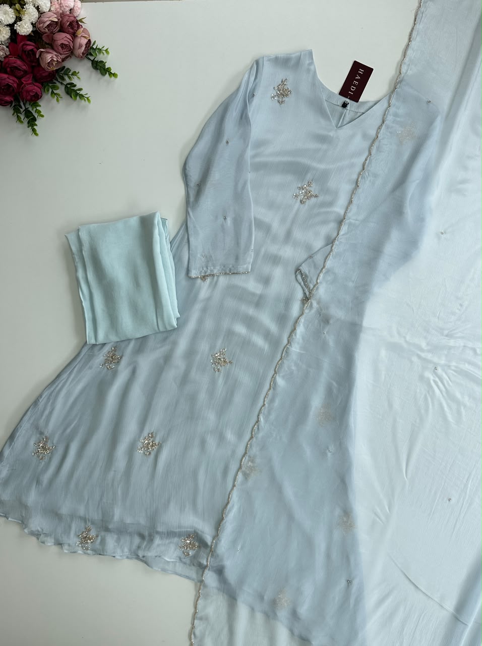 21301 Beautiful partywear suit