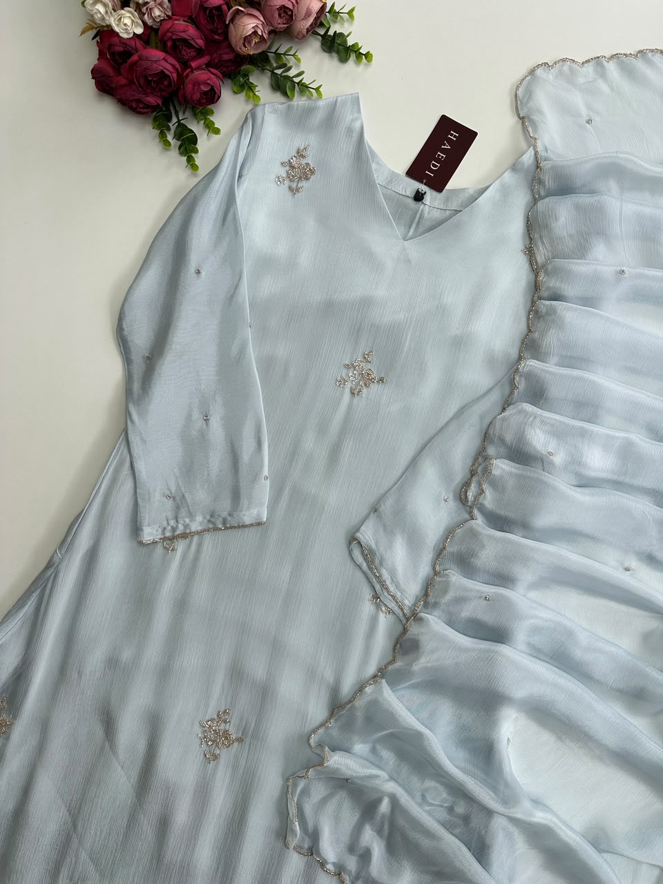 21301 Beautiful partywear suit