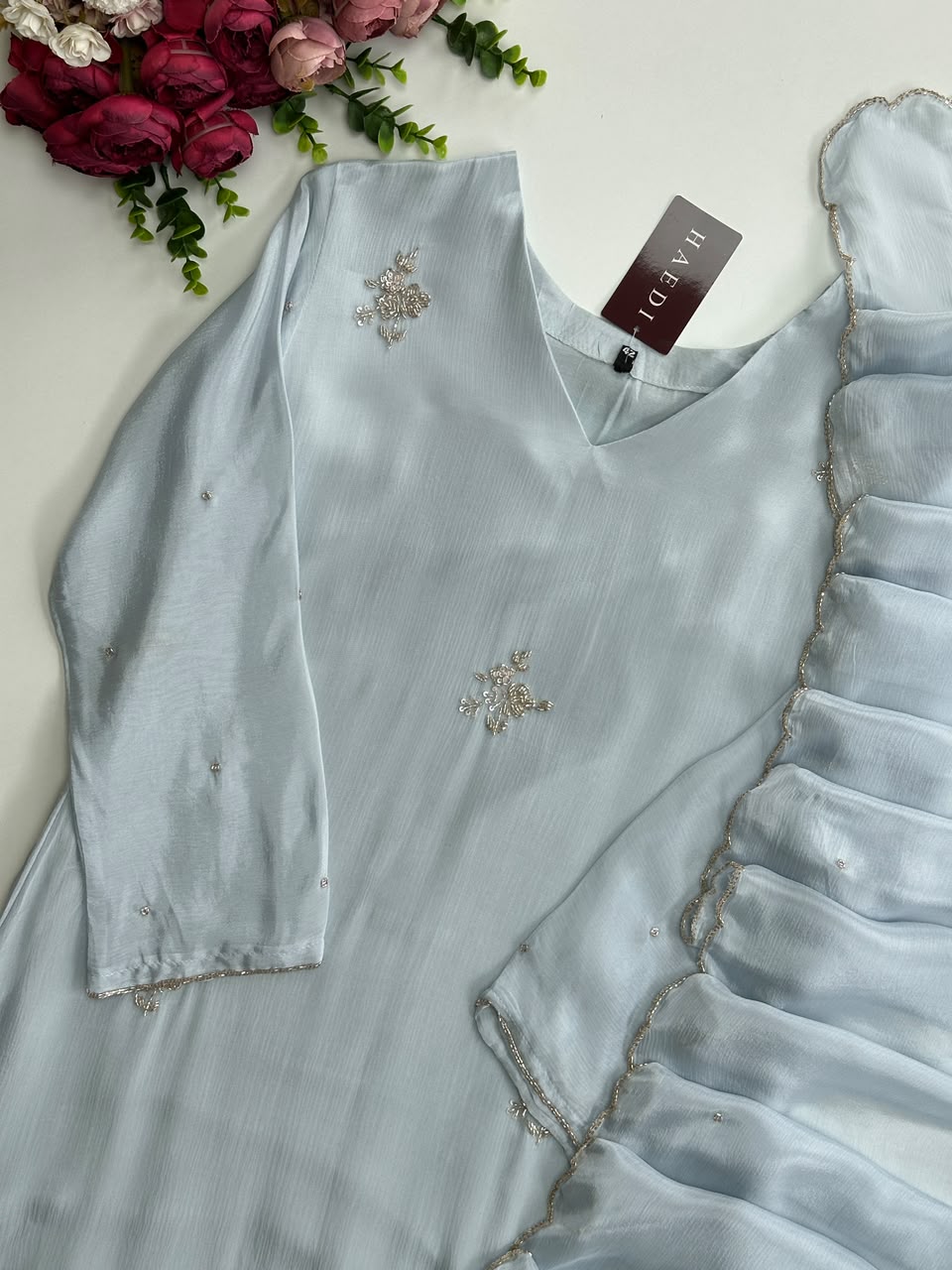 21301 Beautiful partywear suit
