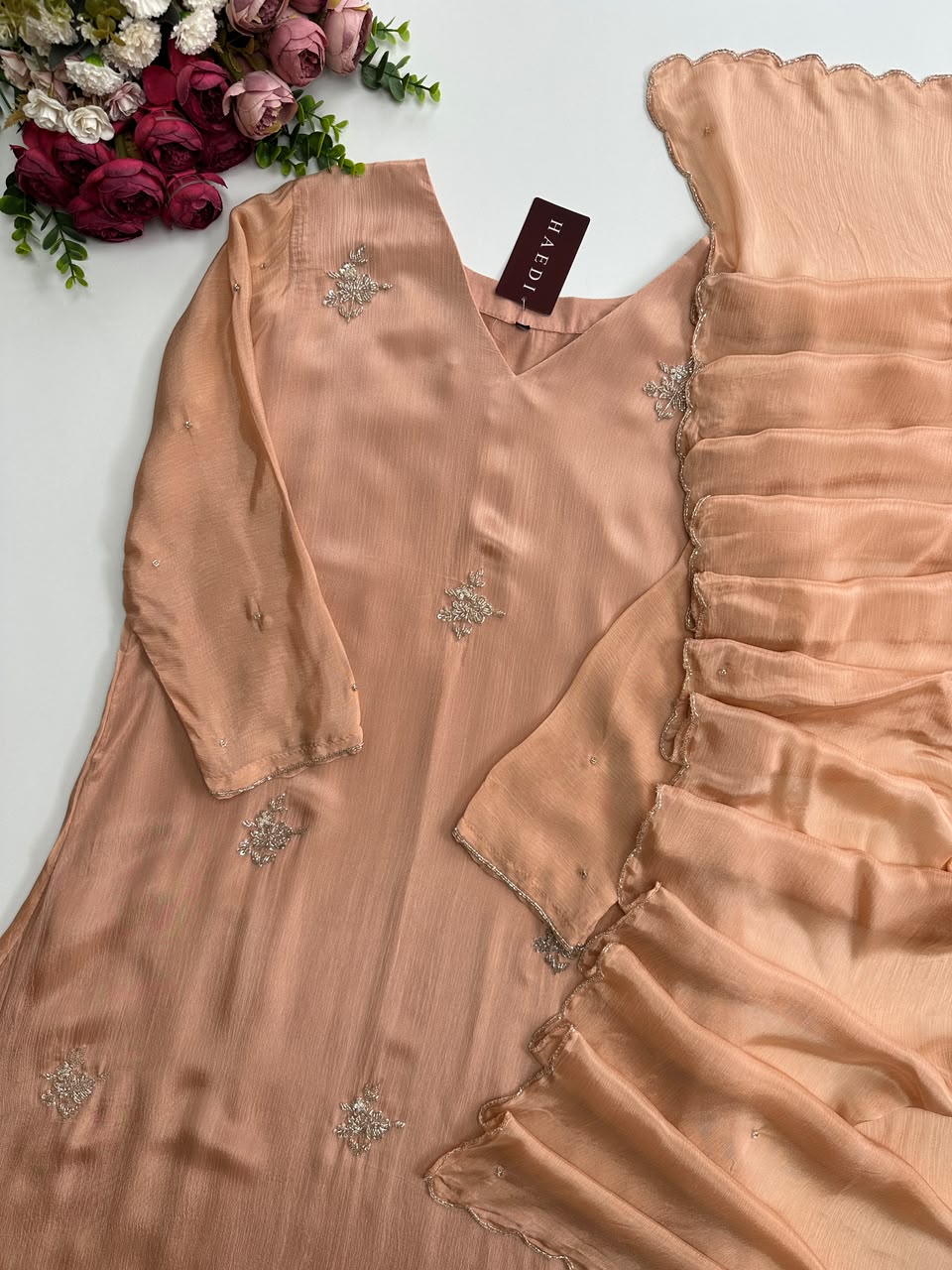 21301 Beautiful partywear suit