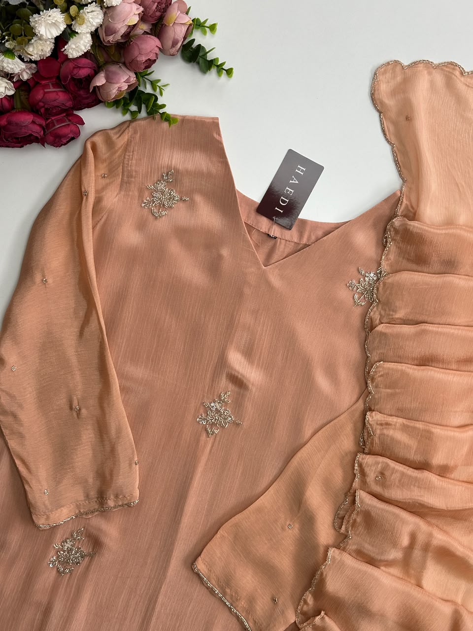 21301 Beautiful partywear suit