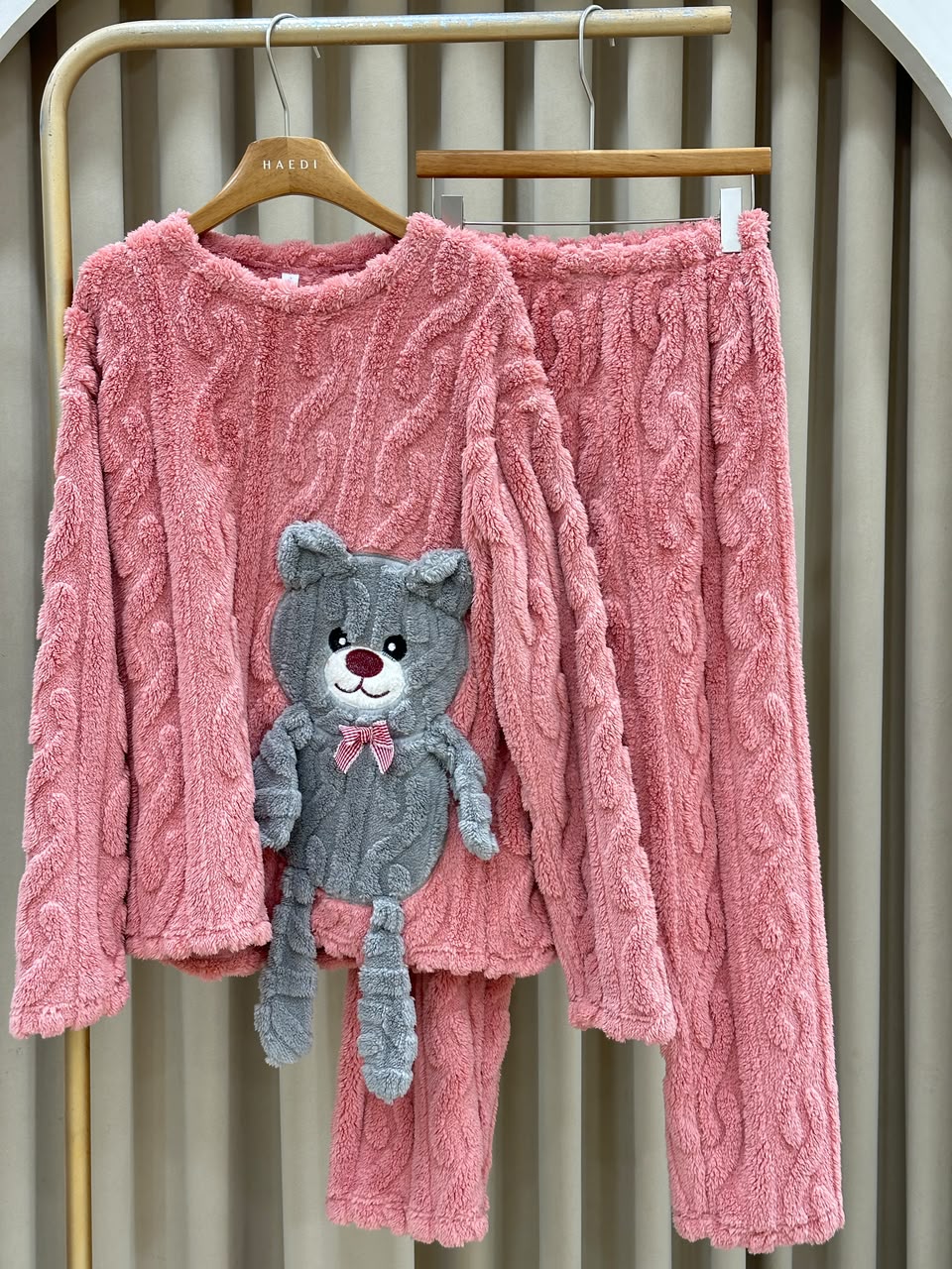 19282 Beautifull pajamas dresse