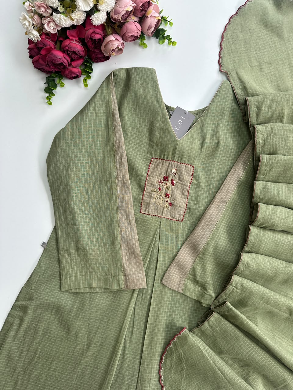 21353/CMD 59056 Beautifull cotton embroidered suit
