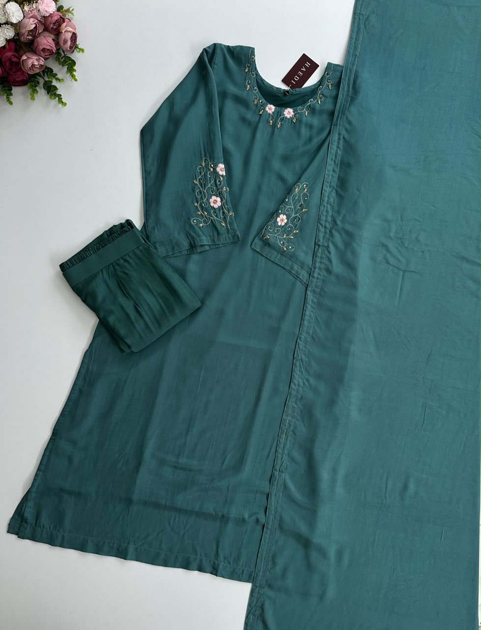 21349 Beautiful designer suit