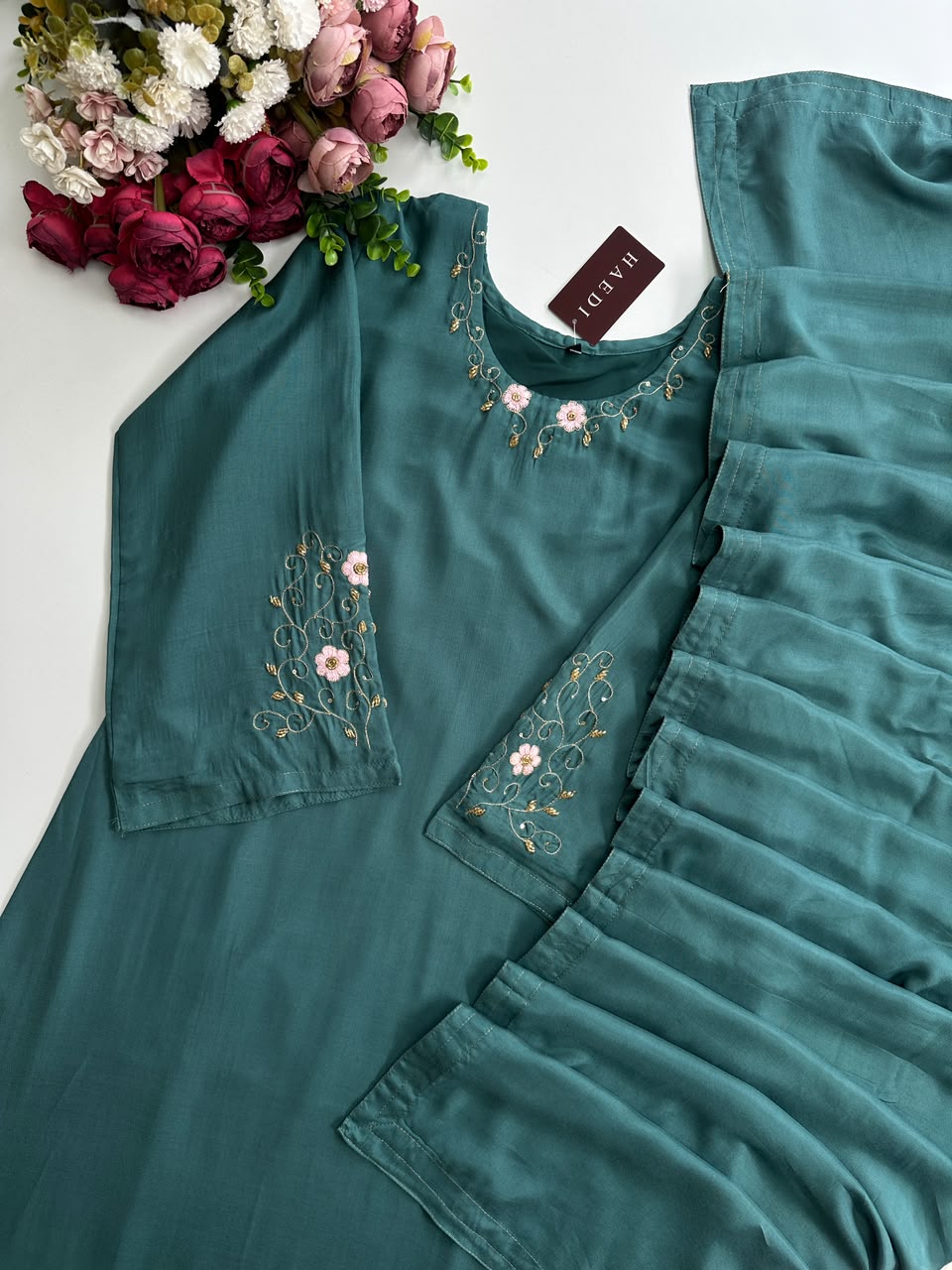21349 Beautiful designer suit