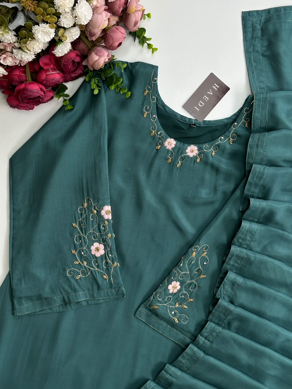 21349 Beautiful designer suit