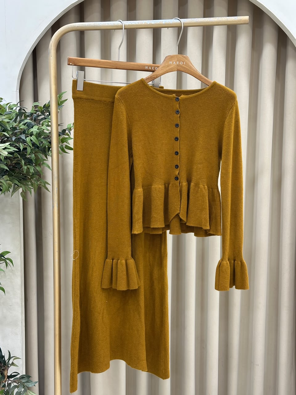 21322 Beautifull skirt and top