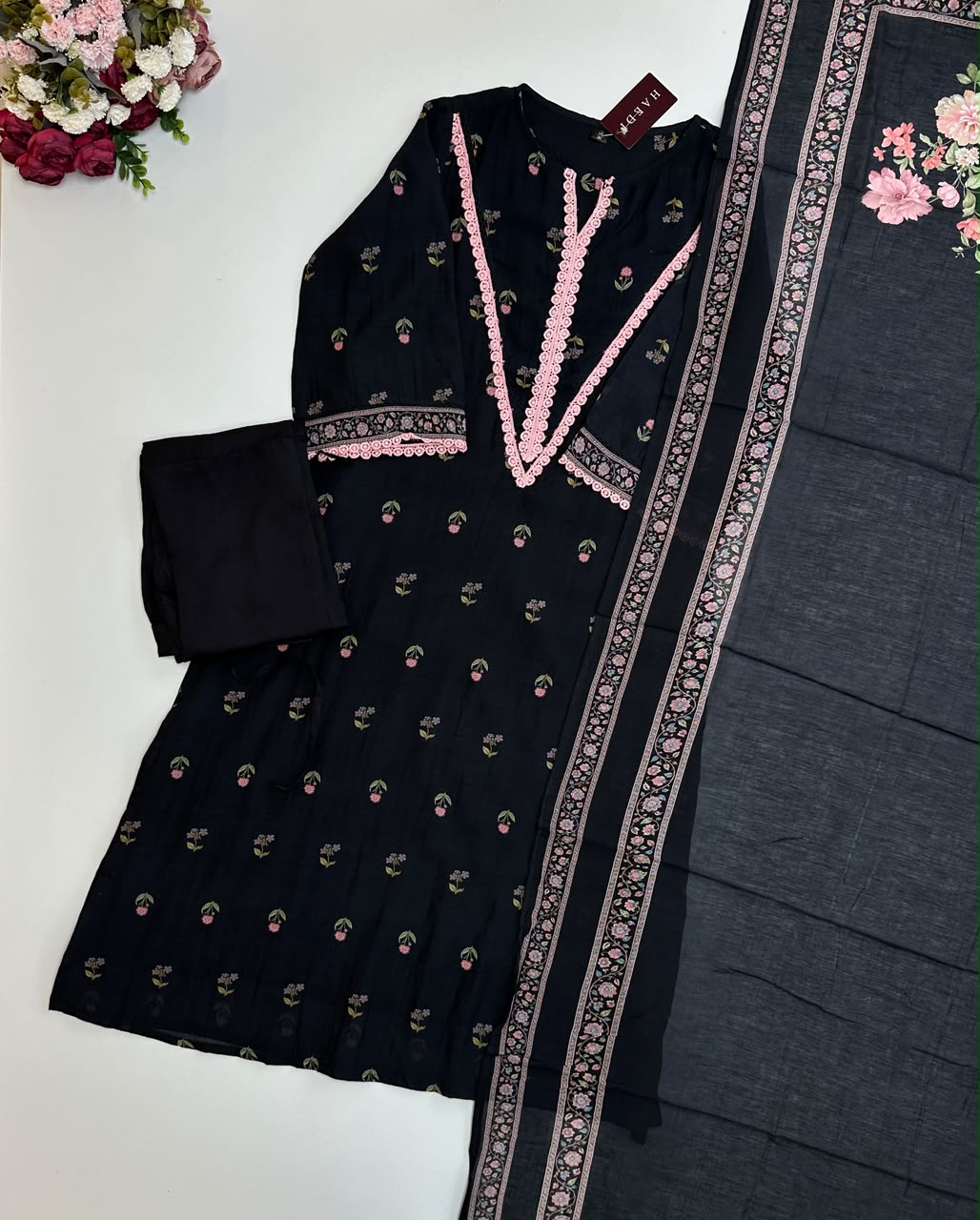 21378 Beautiful floral Suit with lace