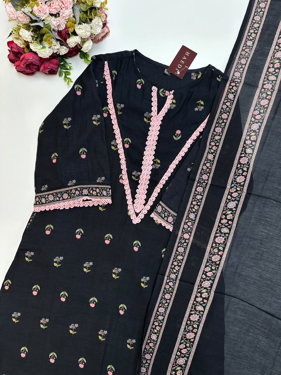 21378 Beautiful floral Suit with lace