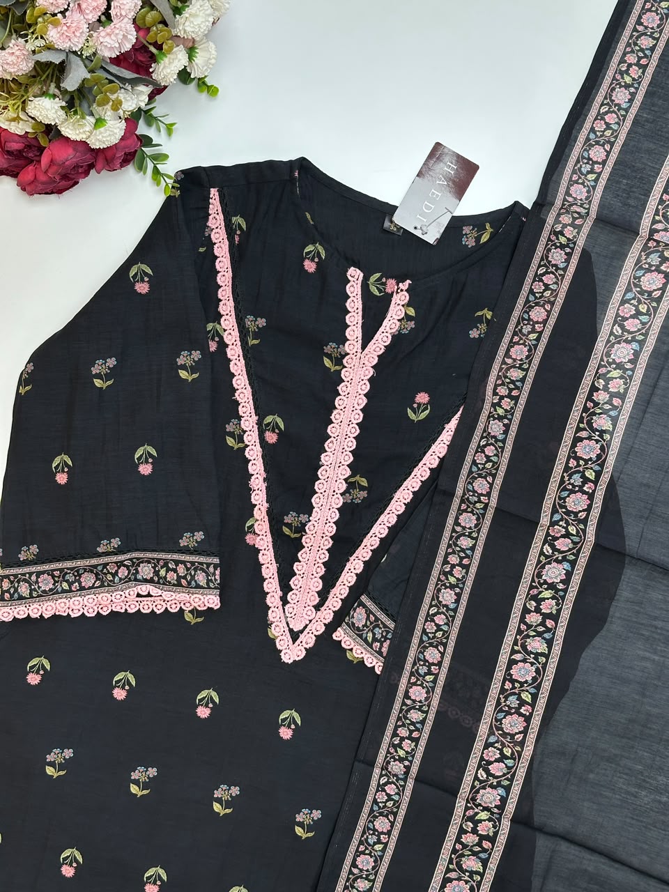 21378 Beautiful floral Suit with lace