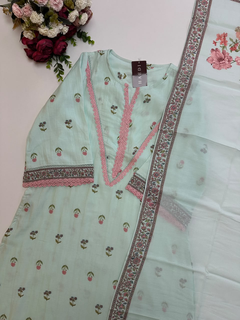 21378 Beautiful floral Suit with lace