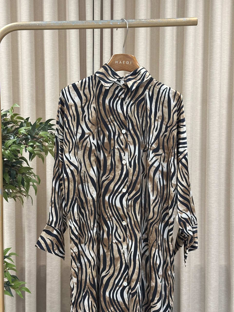 21295 Beautifull animal printed gown