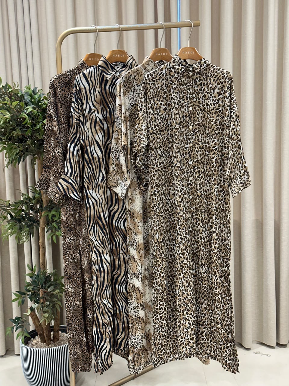 21295 Beautifull animal printed gown