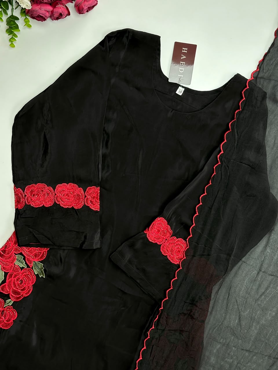 21404 Beautiful salwar suit with applique work