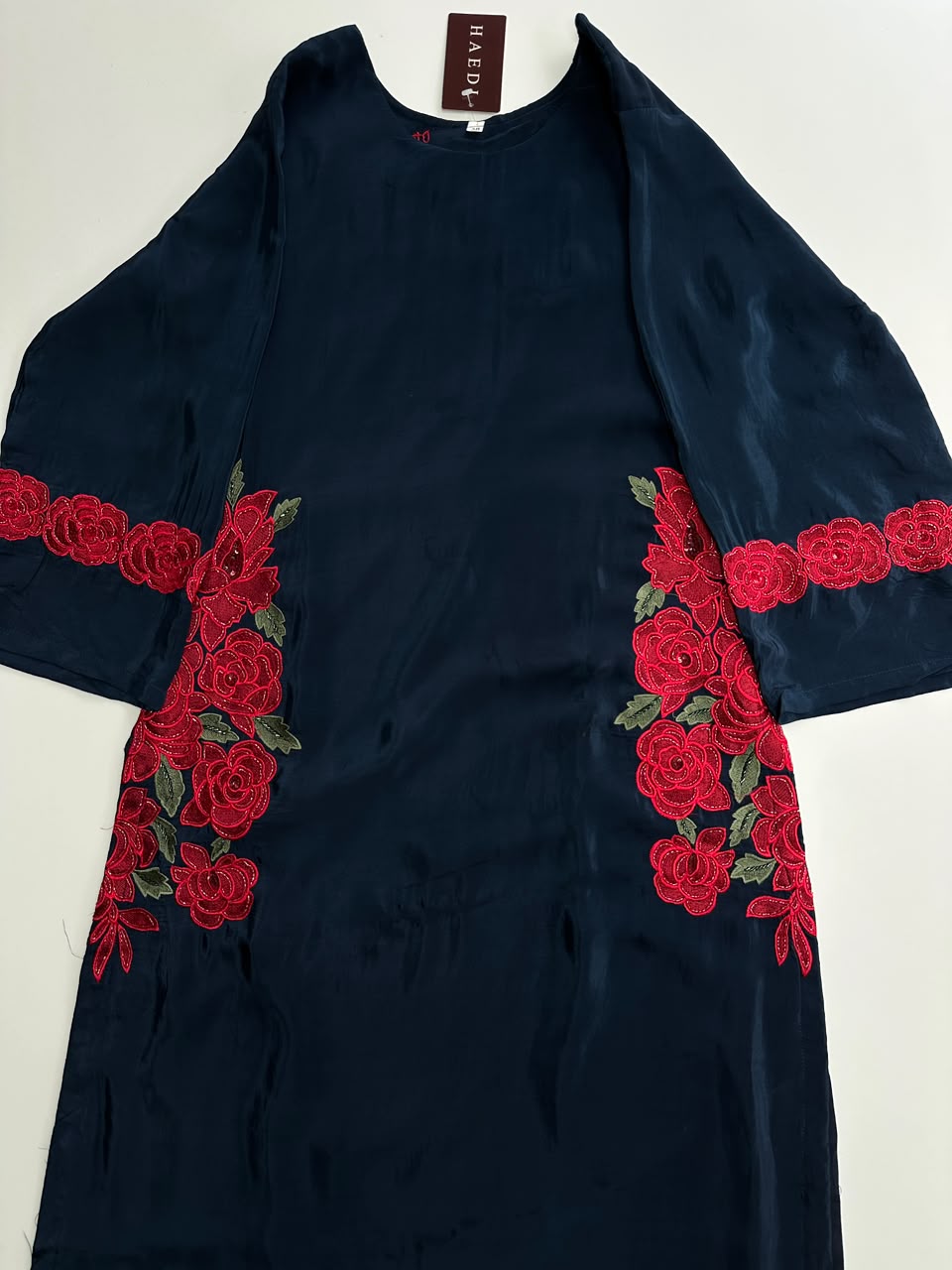 21404 Beautiful salwar suit with applique work