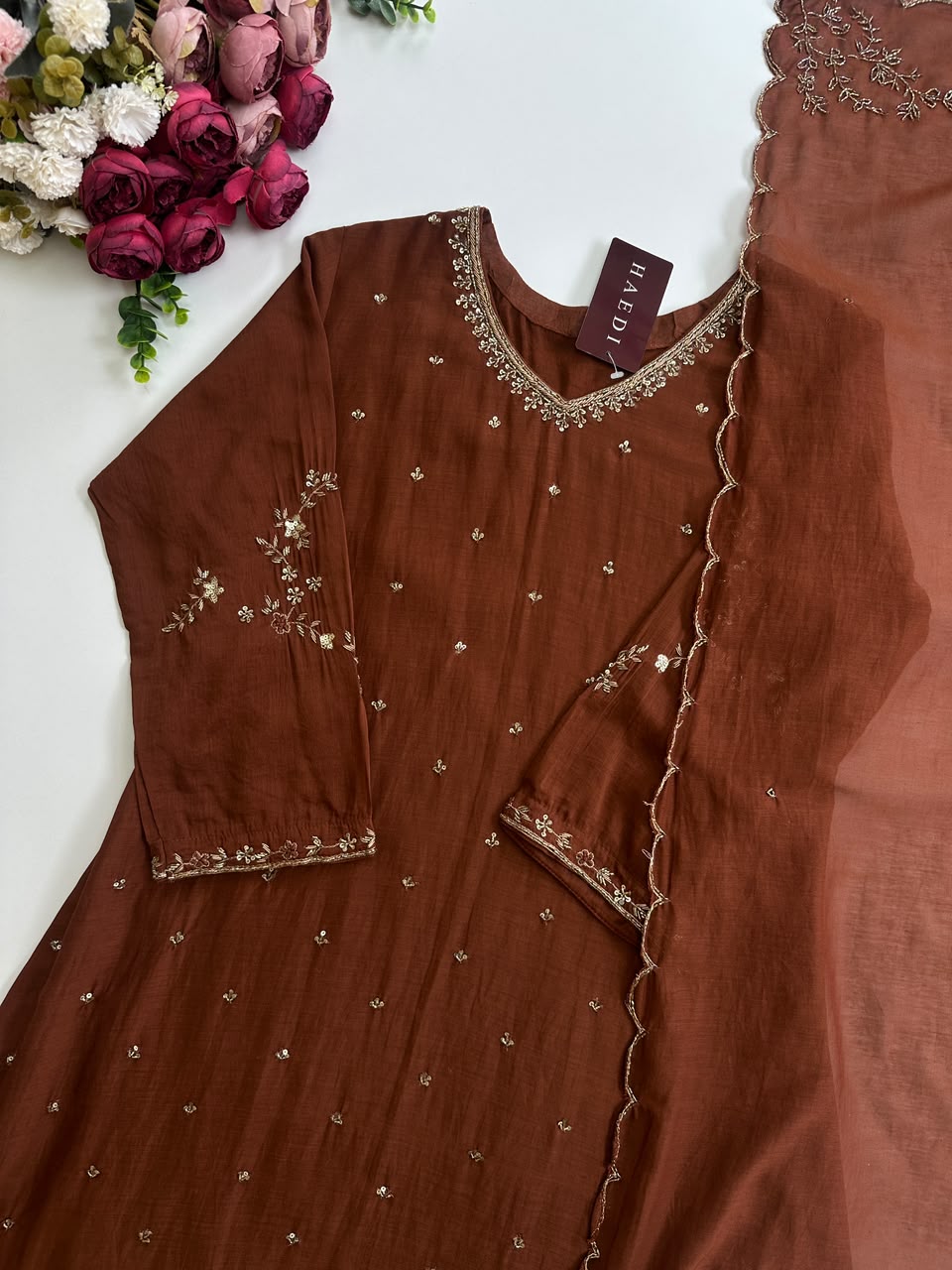 21395 Beauitiful handworked mul chanderi suit