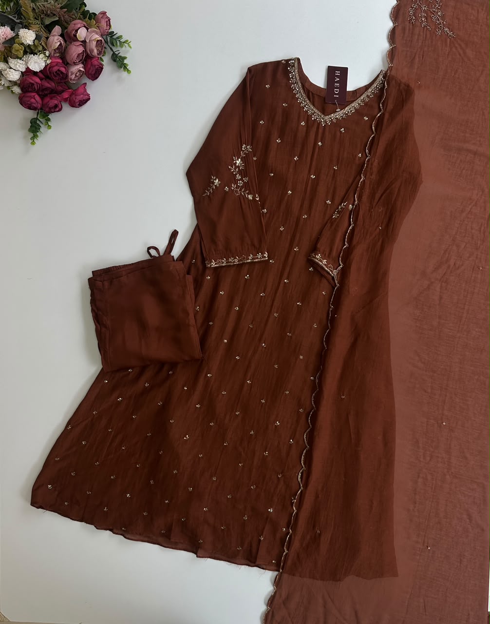 21395 Beauitiful handworked mul chanderi suit
