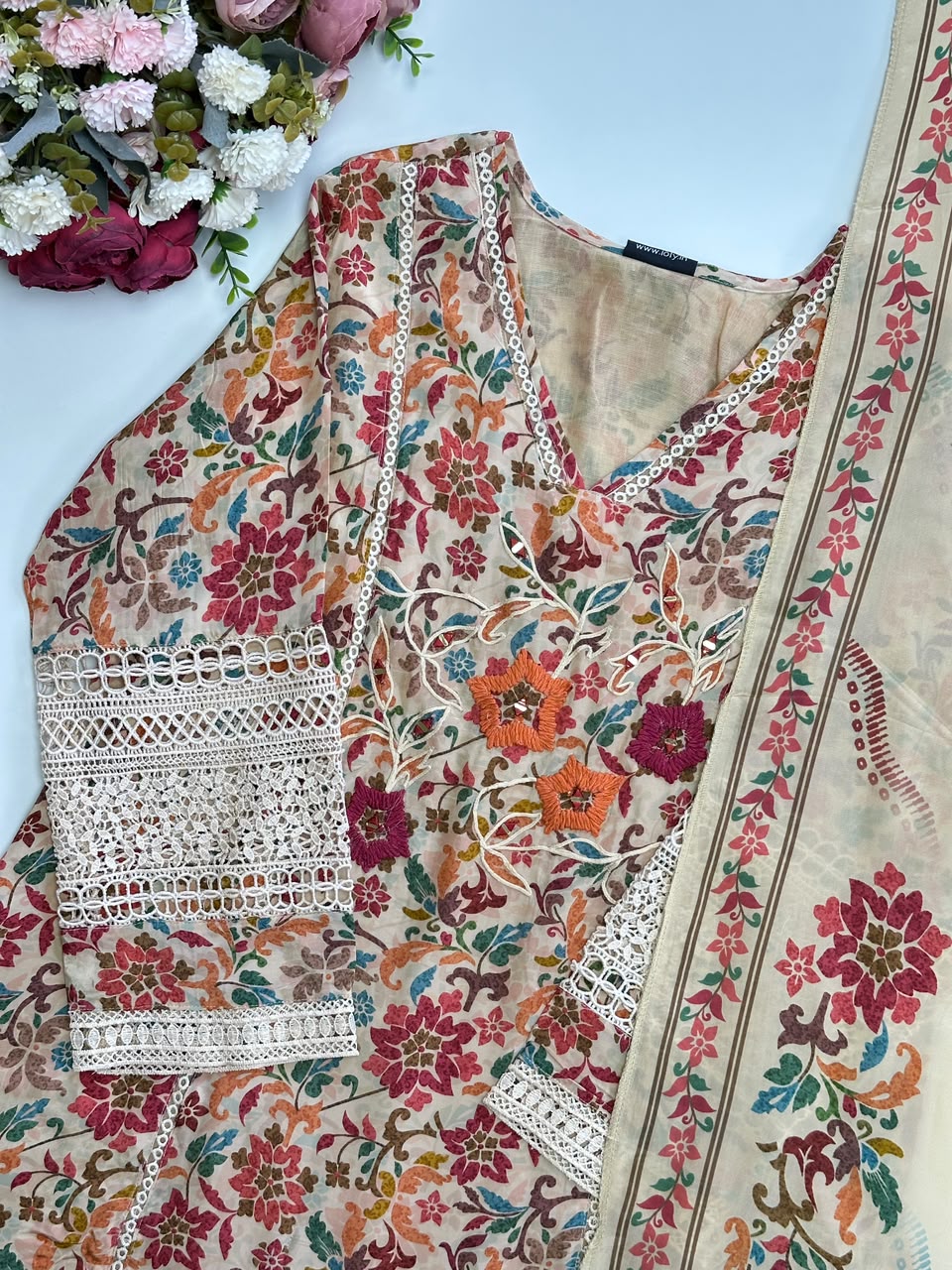 21373 Beautiful embroidered suit with Lace details