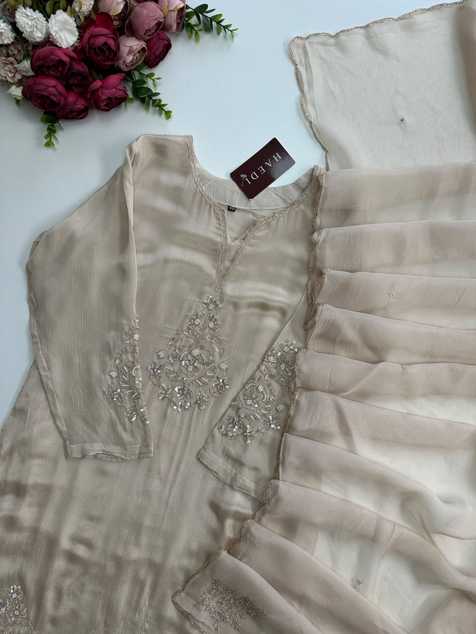 21396 Beautiful partywear suit