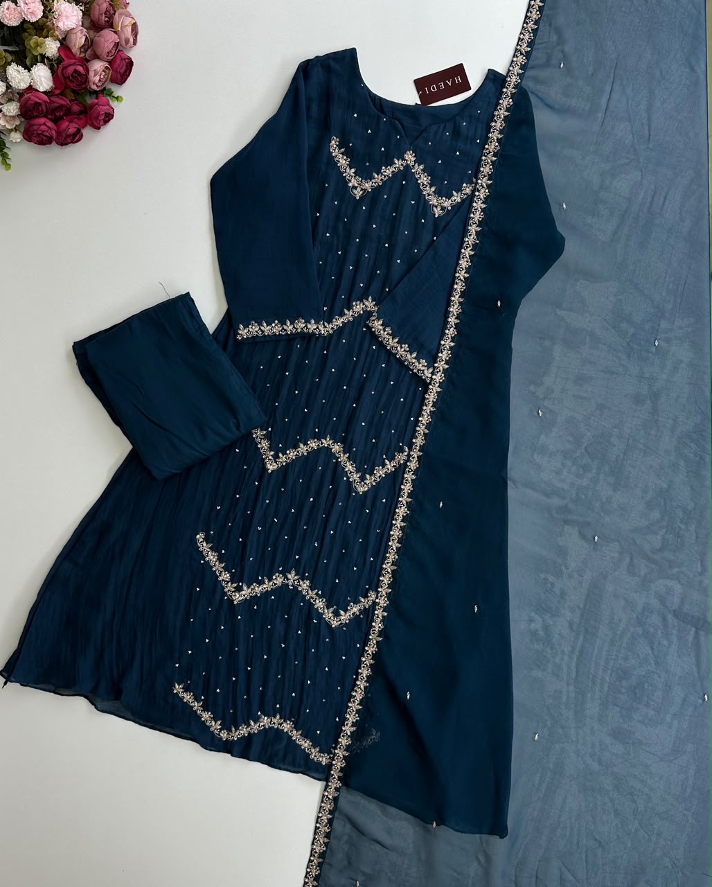 21398 Beautiful handworked Aline suit