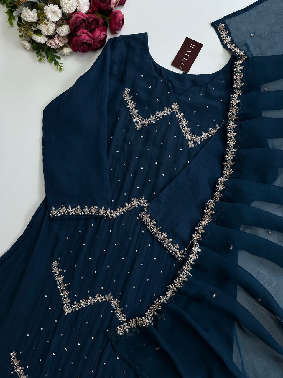 21398 Beautiful handworked Aline suit