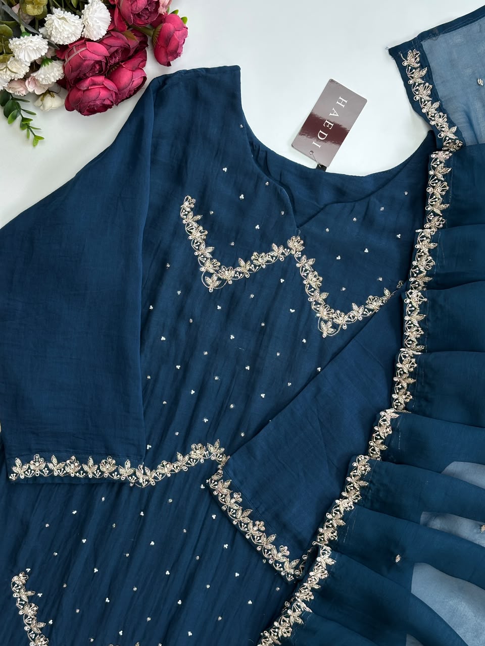 21398 Beautiful handworked Aline suit