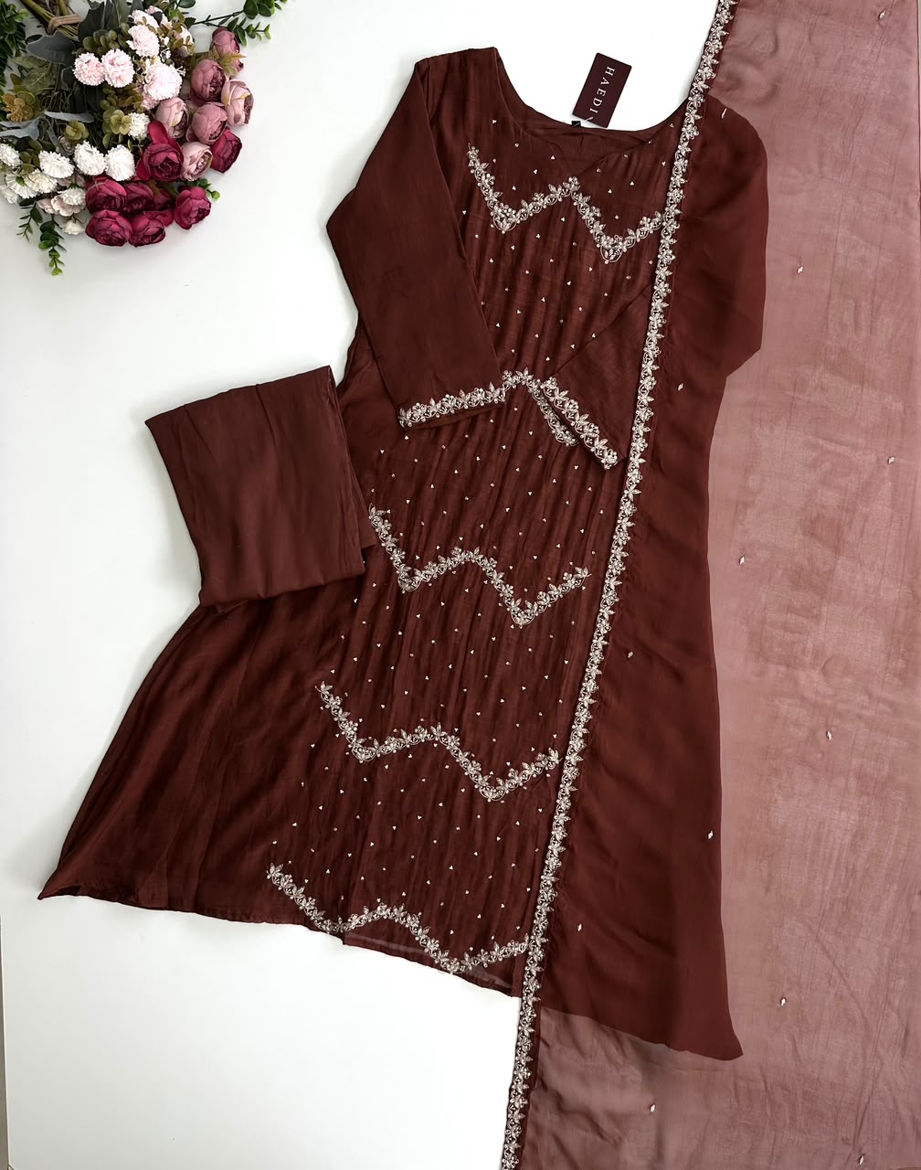 21398 Beautiful handworked Aline suit