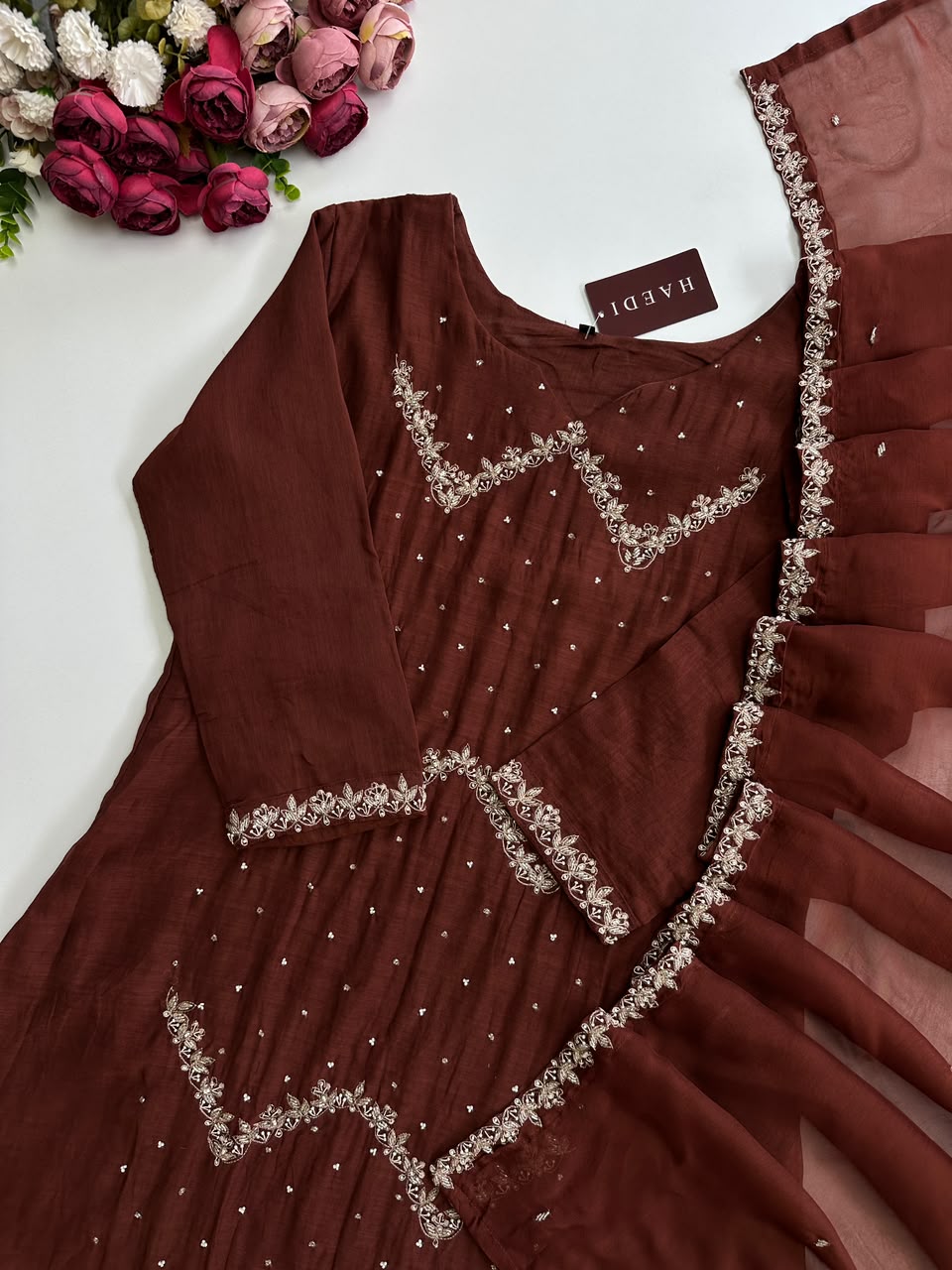 21398 Beautiful handworked Aline suit