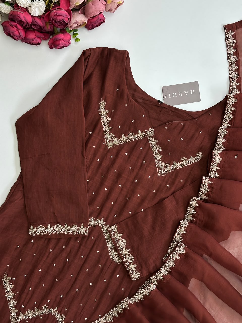21398 Beautiful handworked Aline suit