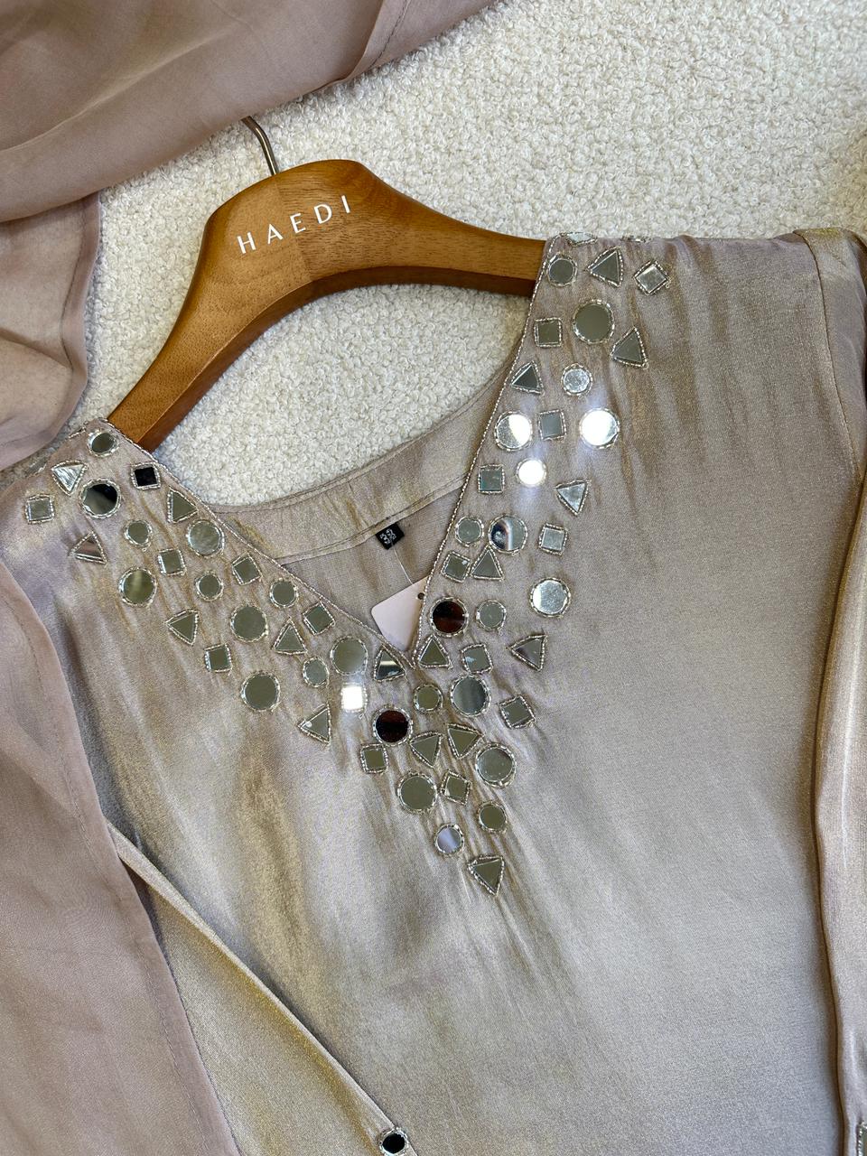 19371 Beautiful mirror worked suit