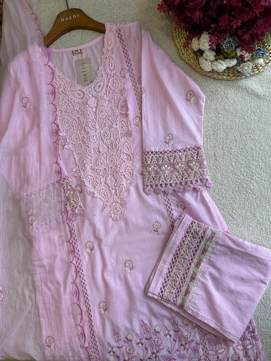 19257 Beautiful embroidered suit with lace detailing