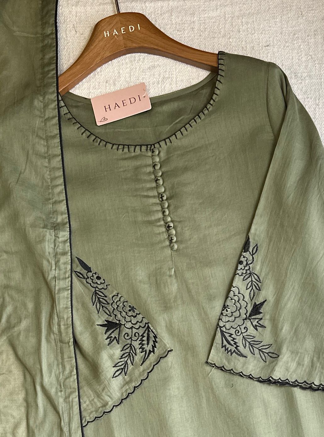 20058 Beautiful embroidered suit