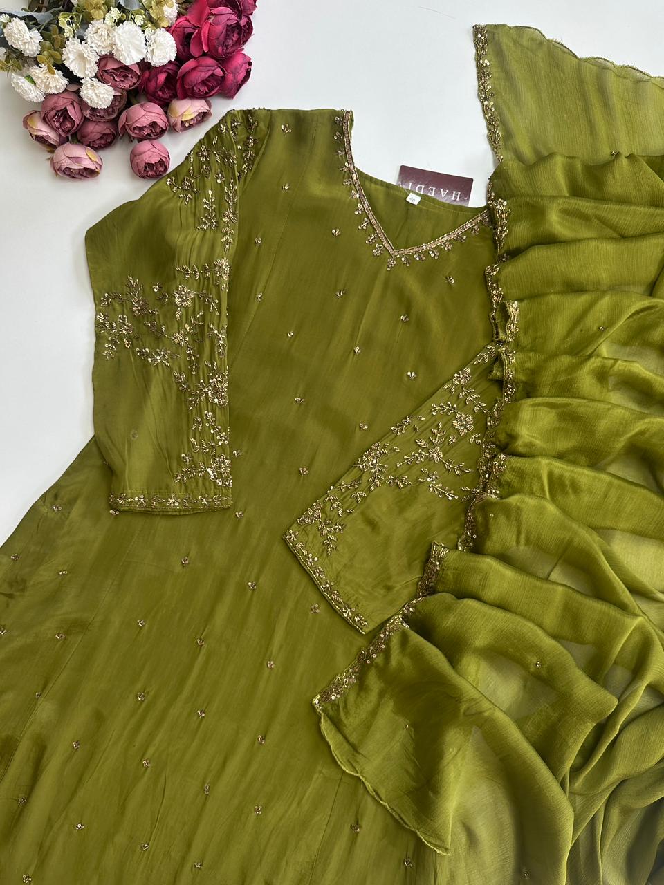21137 Beautiful handworked suit